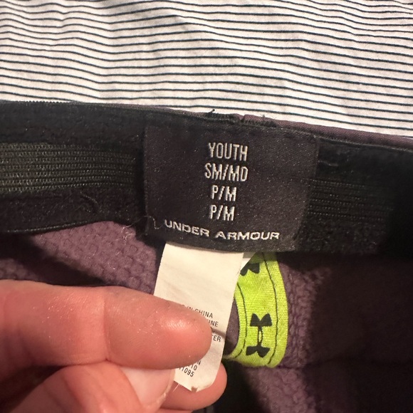 Youth Under Armour Hat - Picture 3 of 3